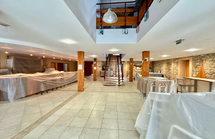 Vente propriété commerciale + 4 appartements, terrain de 2 h — photo 5