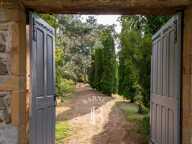 Courzieu - Château avec plusieurs dépendances sur un terrain d'environ 9 hectares- Piscine - Granges - Bergerie - Un restaurant - Une maison de gardien - Une chapelle. — photo 3