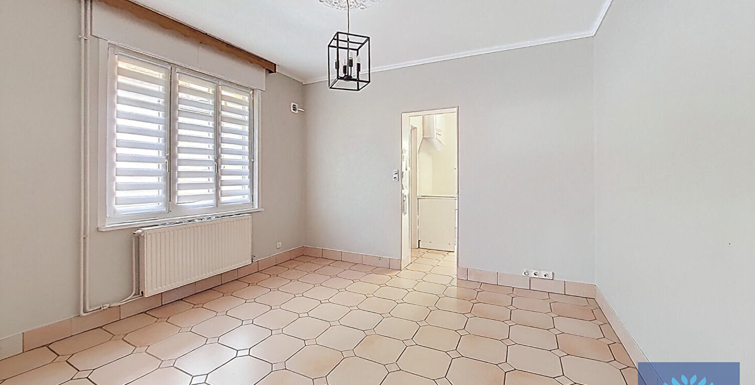 Maison semi-individuelle avec garage — photo 1