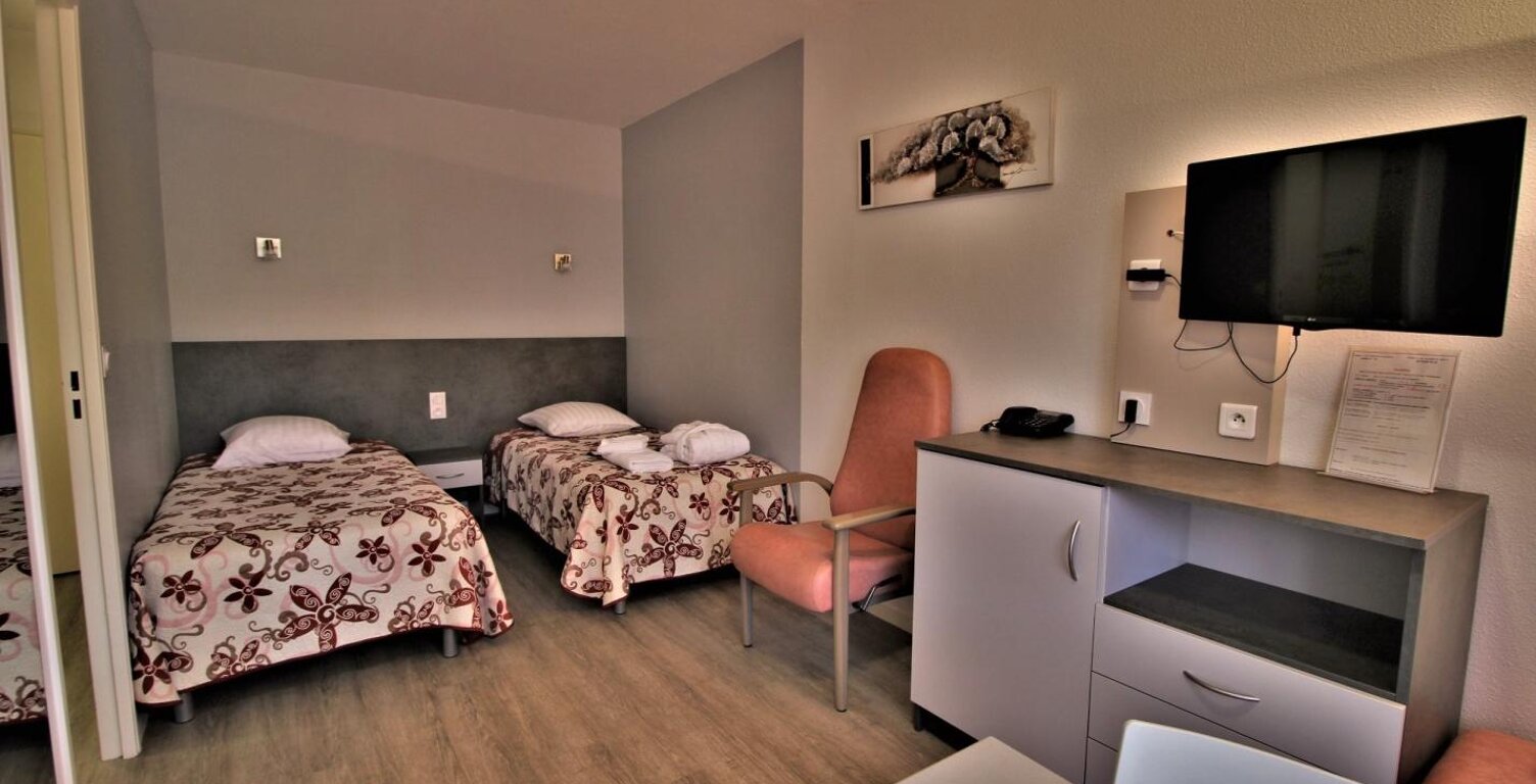 Studio dans résidence de tourisme thermale prisée avec place de parking sous terrain — photo 1