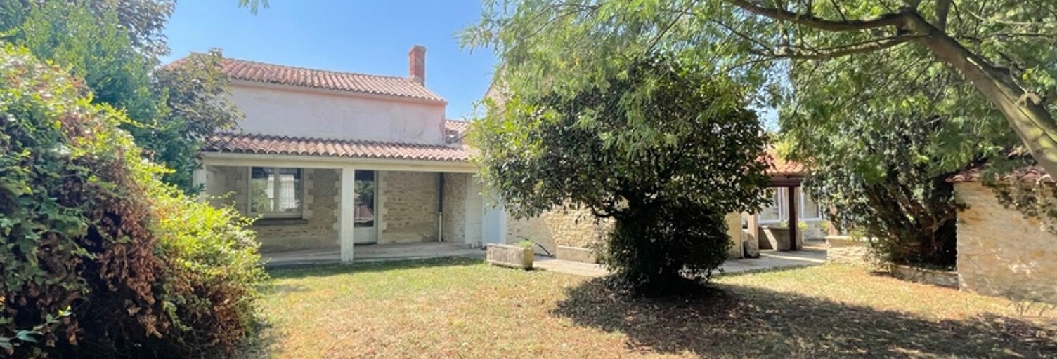 Maison 12 Pièces 265 m² à vendre à Sainte-Radégonde-des-Noyers (85450)