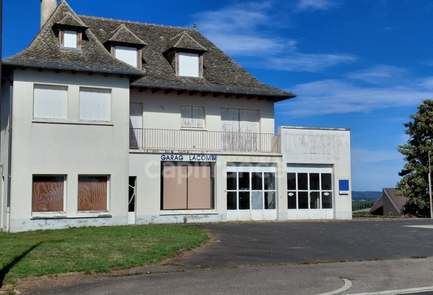 Apparttement 120 m2 ancien garage automobile - fort potentiel de réhabilitation à MONTSALVY (15) — photo 1