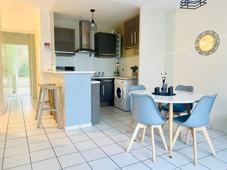 Appartement À Vendre 2 pièces emplacement de parking en sous-sol — photo 1