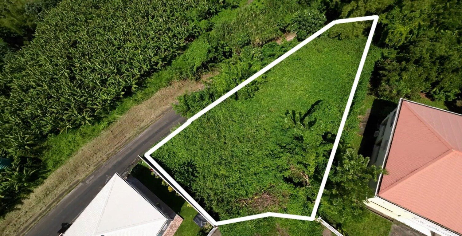 Terrain 970m² BASSE POINTE — photo 1