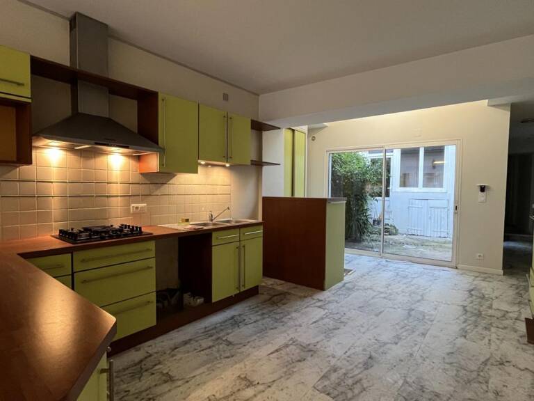 Maison de ville avec petite courette — photo 1