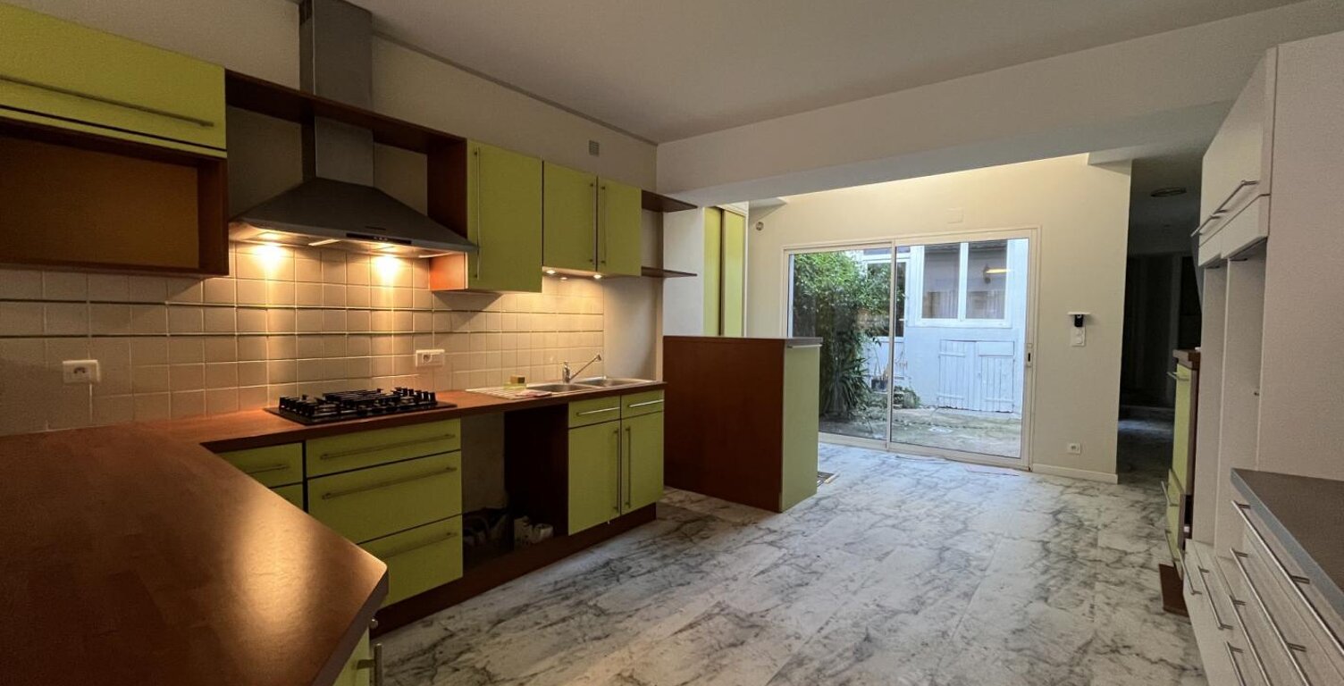 Maison de ville avec petite courette — photo 1