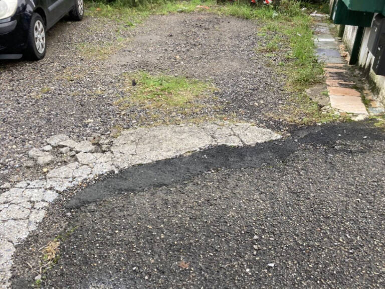 Une place de parking extérieure en copropriété — photo 1