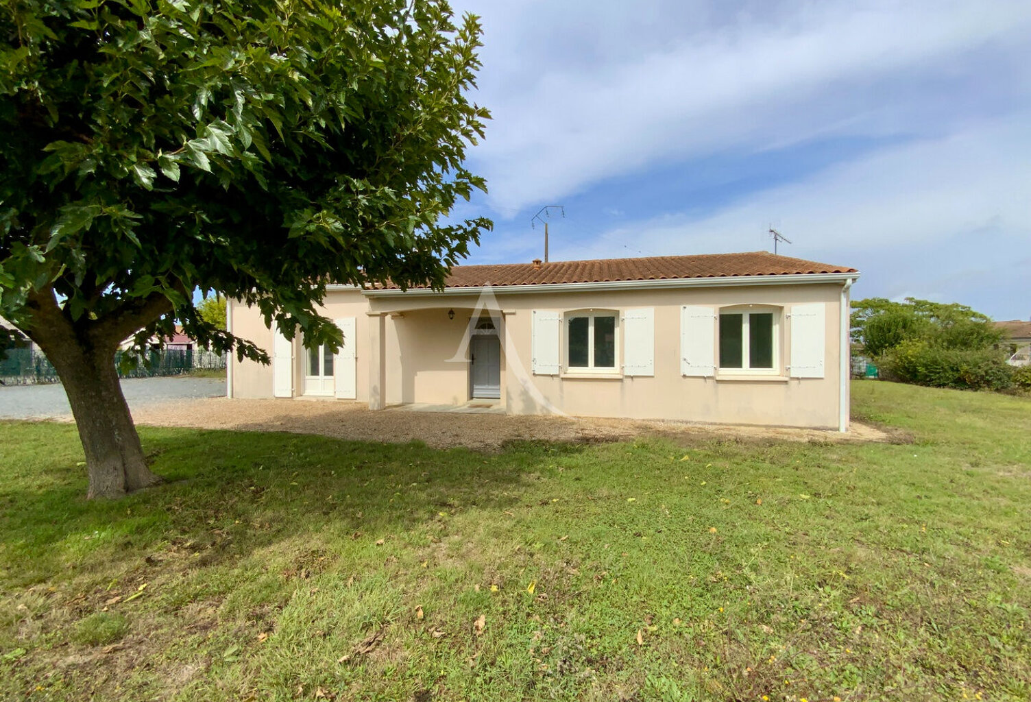 Maison Mesnac 4 pièce(s) — photo 1