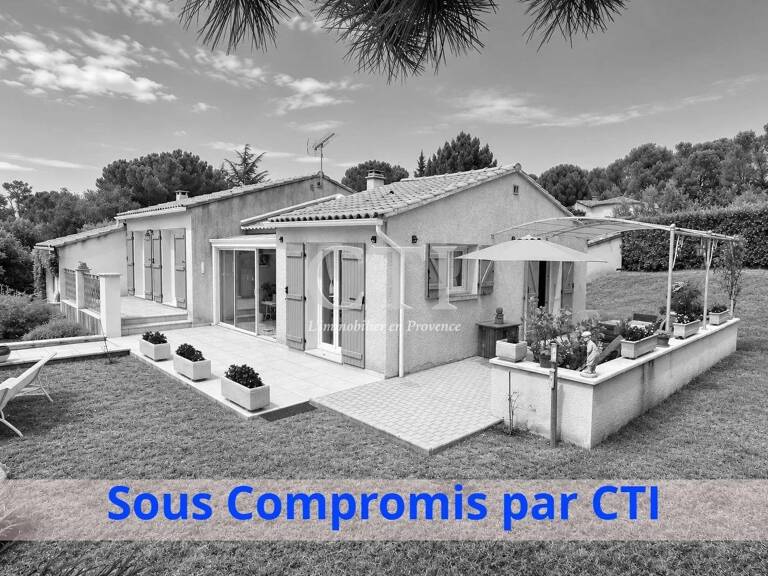 Charmante villa de plain-pied avec beau terrain arboré et clos d — photo 1