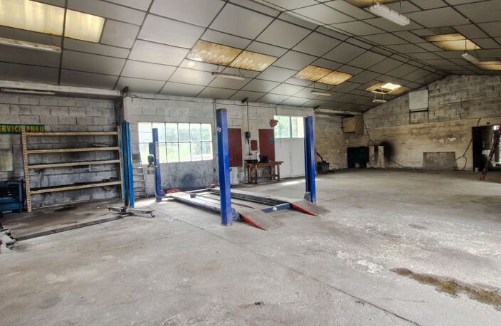 Beau potentiel de rénovation de 394 M2 au sol comprenant une — photo 4