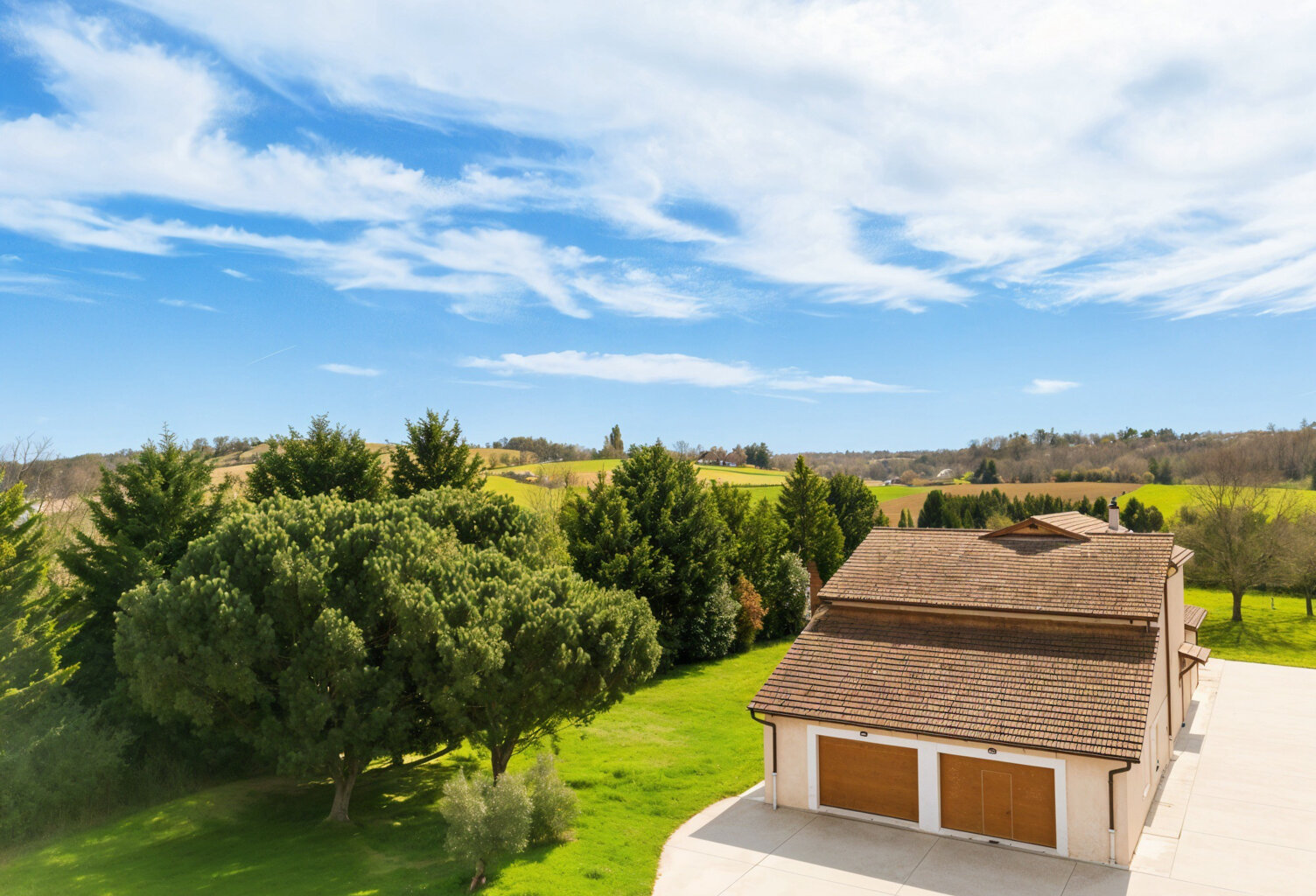 Maison beaux volumes sur terrain 3 180 m2 — photo 1