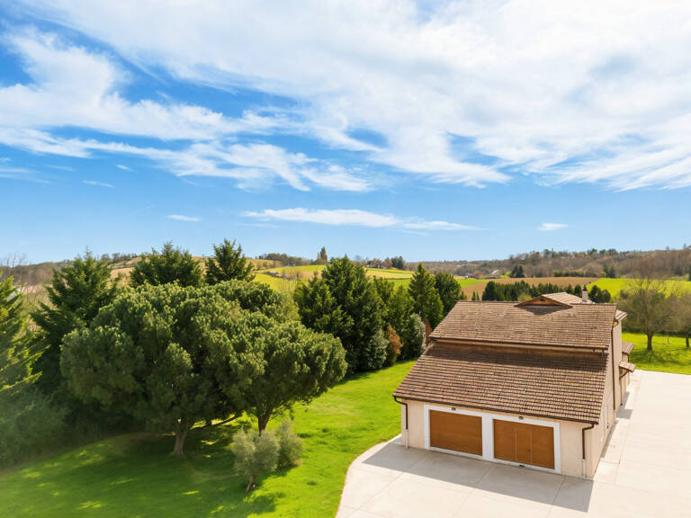Maison beaux volumes sur terrain 3 180 m2 — photo 1