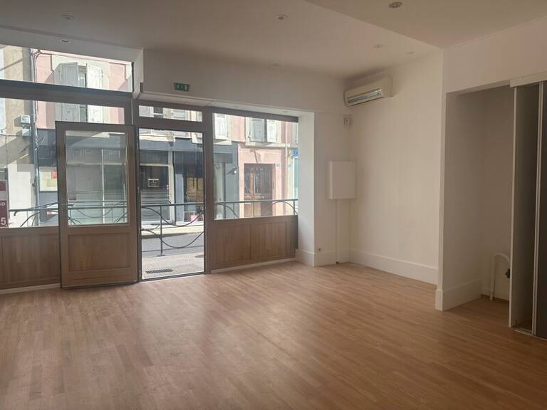 Local commercial — photo 1