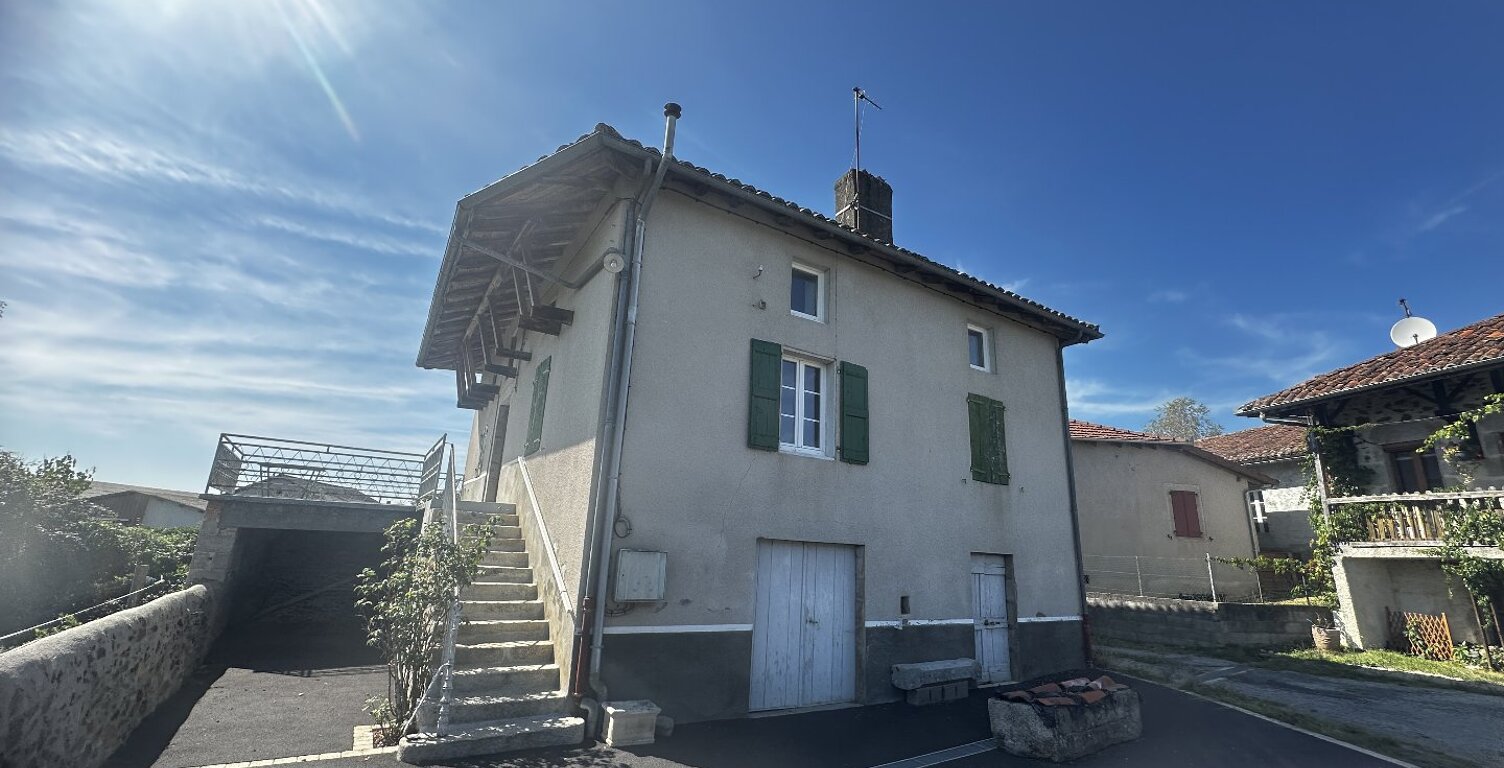 Maison en pierre, en partie rénovée, 4chambres,2 salle de bains, garage et puit  sur terrain  attenant de 5890m² — photo 1