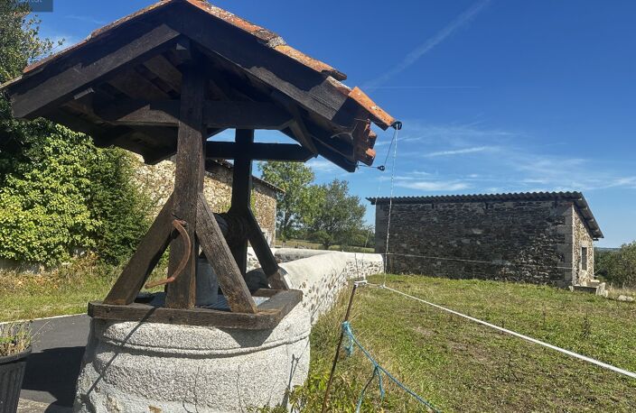 Maison en pierre, en partie rénovée, 4chambres,2 salle de bains, garage et puit  sur terrain  attenant de 5890m² — photo 2