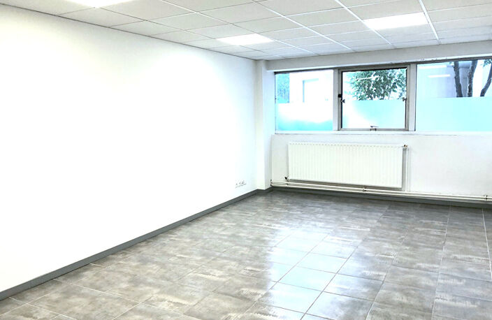 A LOUER LOCAL COMMERCIAL DE 285 M2 - SECTEUR BORDEAUX QUARTIER SAINT SEURIN ET SAINT BRIUNO — photo 5