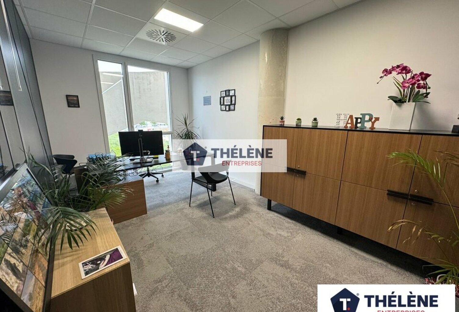 BUREAUX à LOUER — photo 1