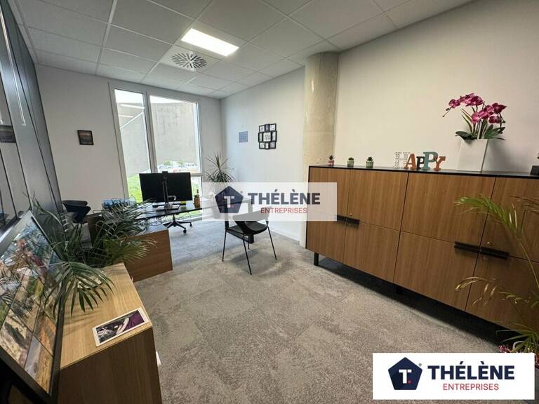 BUREAUX à LOUER — photo 1