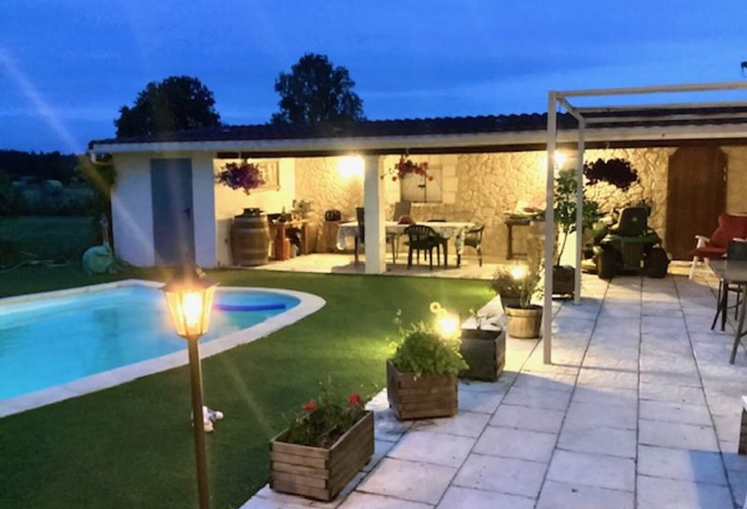 Maison en pierre de 4 pièces principales — photo 1
