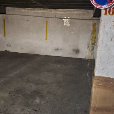 Garage  24000 €