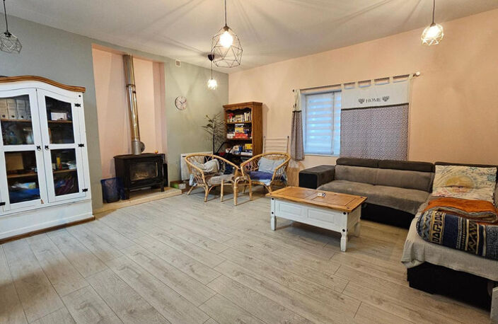 Maison familiale – 4 chambres, jardin clos et dépendance Le Lude (72) — photo 2