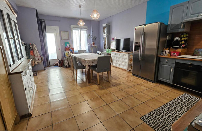 Maison familiale – 4 chambres, jardin clos et dépendance Le Lude (72) — photo 4