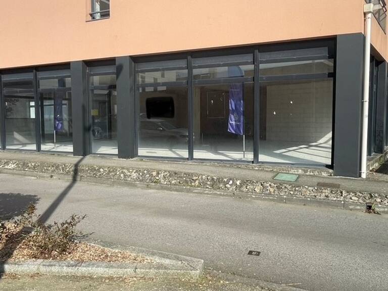 Local de 170 m² LOUDEAC (22) — photo 1