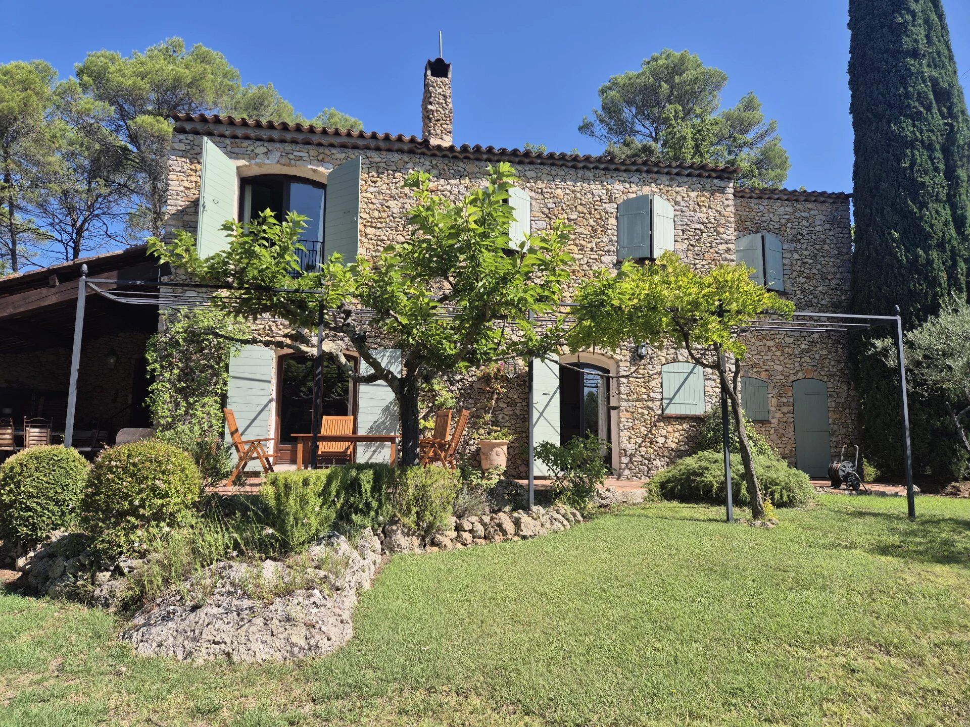Villa / Maison  T7 à vendre Saint-Antonin-du-Var 83510