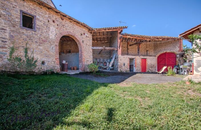 Ferme rénovée 205 m² – 6 chambres – terrain 16 000 m² – géothermie – vue – Montromant (69) — photo 4