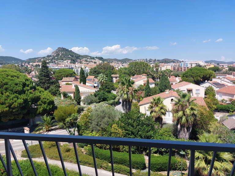 Hyères Gare - Appartement T3 - 77m² - Avec  garage individuel — photo 1