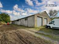 Propriété avec maison plain pied et bâtiment de 750m² sur un terrain de plus de 3 hectares — photo 2