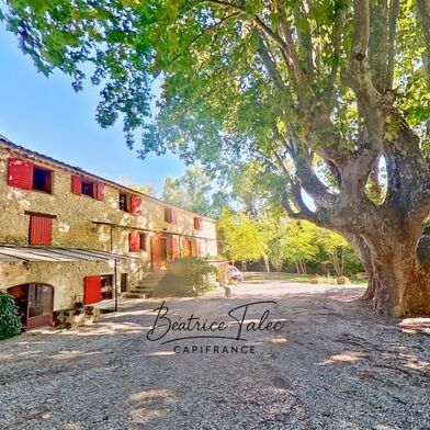 Maison 16 pièces 1350000 €