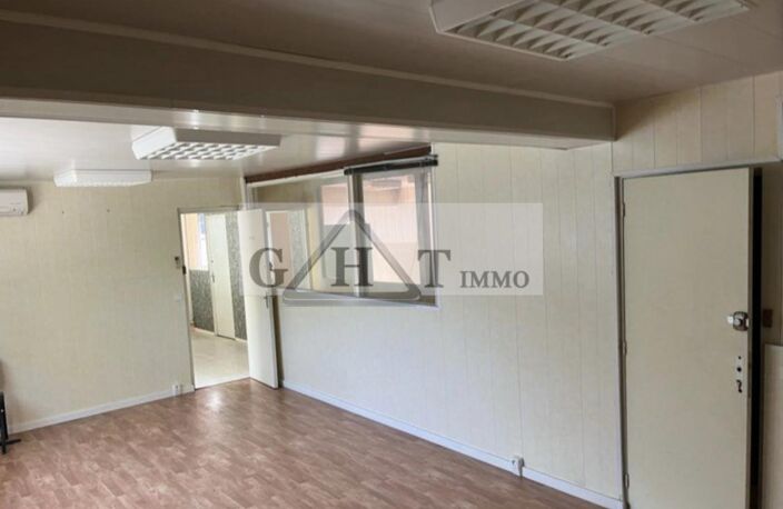 À louer – Local commercial 180 m² — photo 2