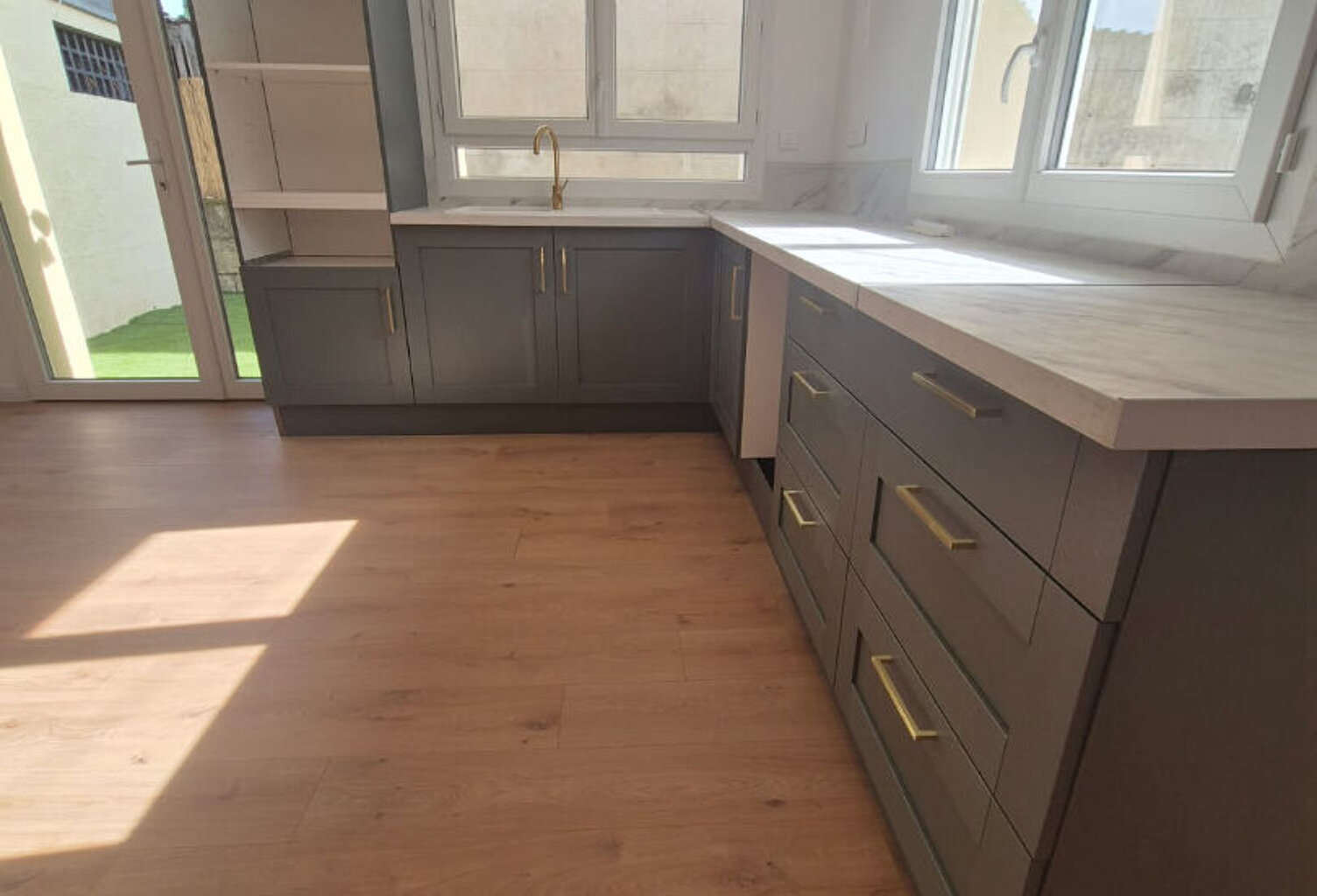 Maison à vendre à  Génissac - 3 pièces, 2 chambres avec sde privatives — photo 1
