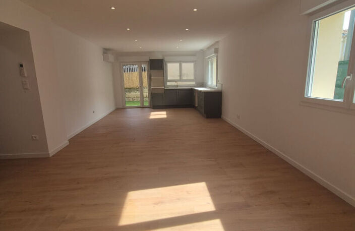 Maison à vendre à  Génissac - 3 pièces, 2 chambres avec sde privatives — photo 2
