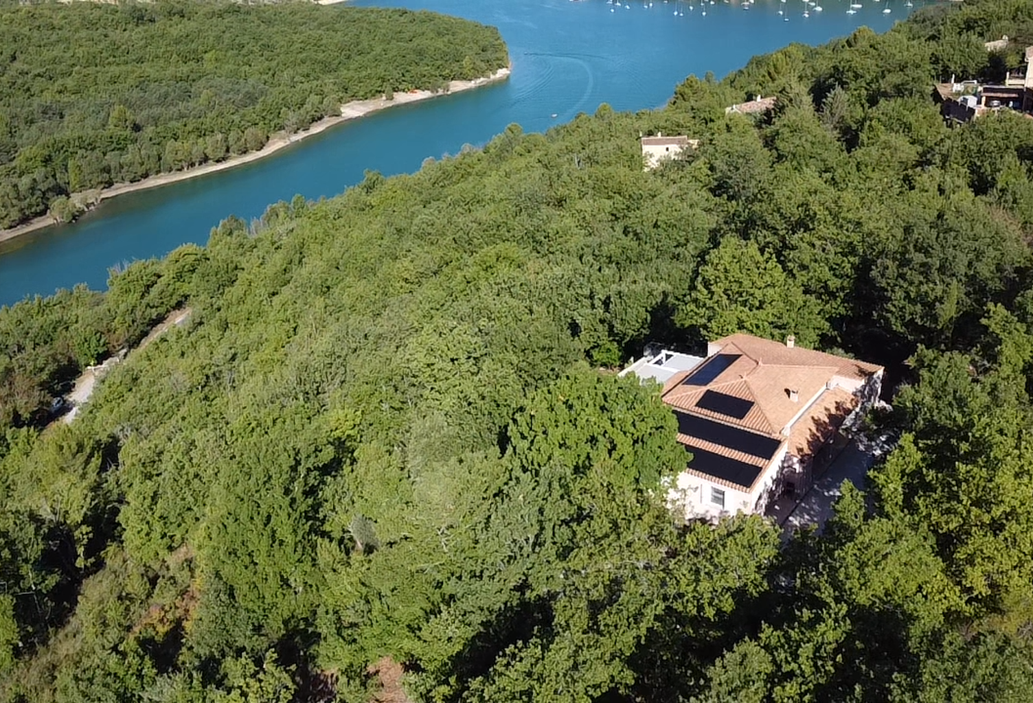 VILLA DEXCEPTION 320M2 AVEC UNE VUE PANORAMIQUE panneaux sol — photo 1