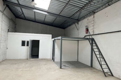Local industriel  772 €