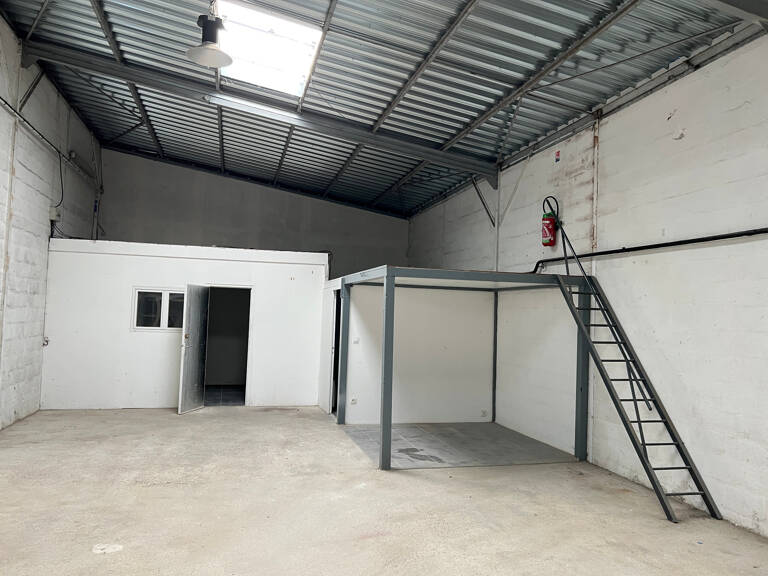 LOCAL de stockage/activité A LOUER — photo 1
