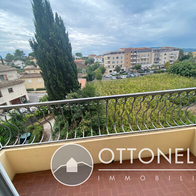 Appartement 3 pièces 900 €