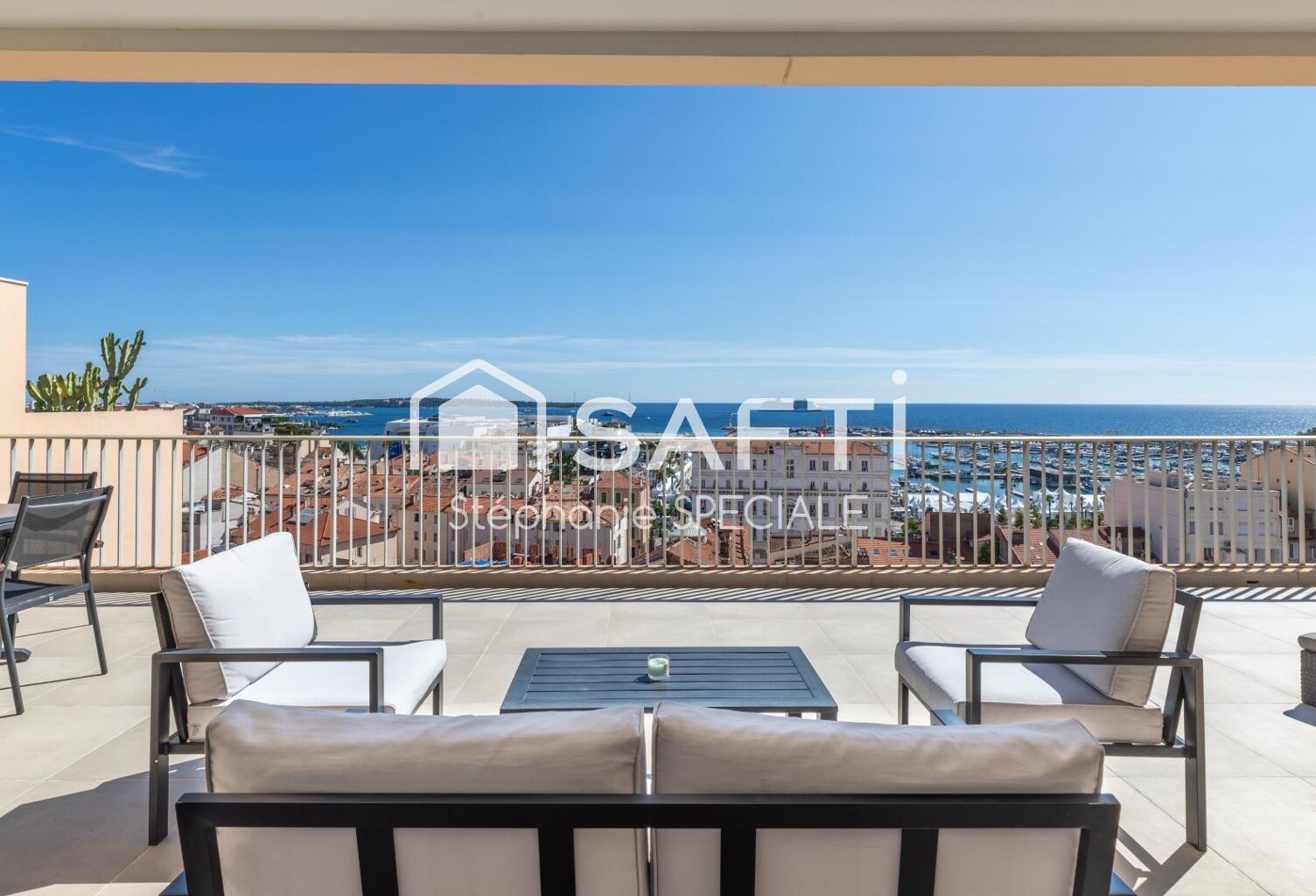 Cannes - Quartier embématique de la Banane - Vue mer panoramique — photo 1