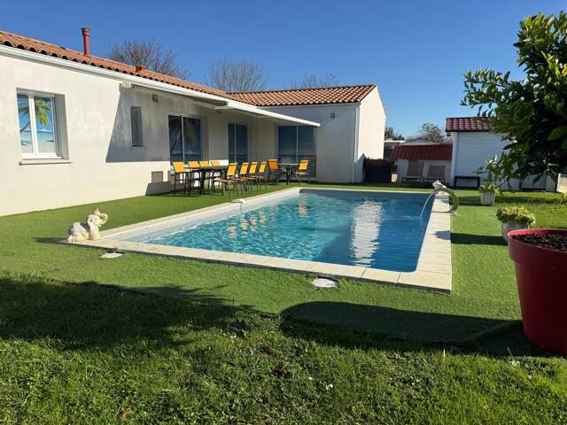 BEAU PLAIN-PIED DE 2022, 3 CH, PISCINE, DPE B, GRAND JARDIN — photo du bien