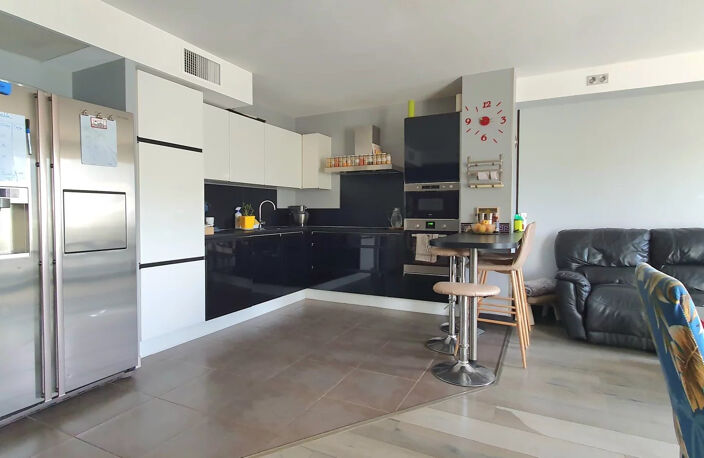 À Vendre   Appartement 5 Pièces 100 m2 avec Garage et Cave — photo 3