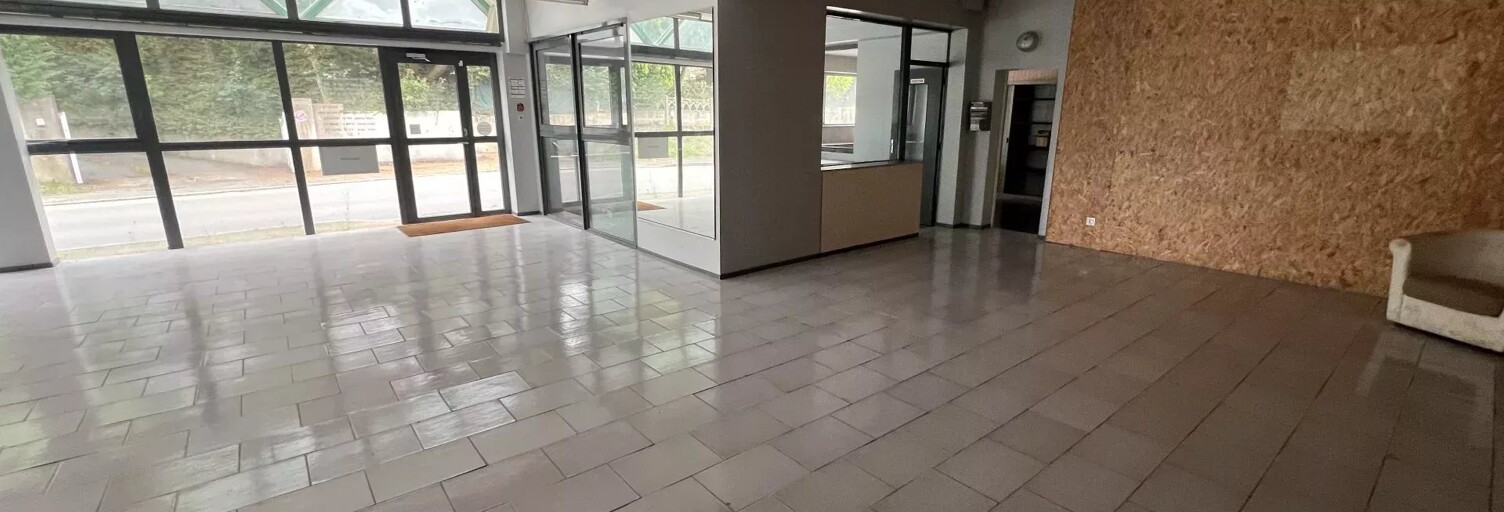 Commerce  577 m² à louer à Saint-Didier (35220)