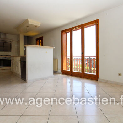 Maison 8 pièces 2950 €