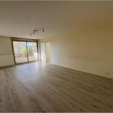 Appartement 3 pièces 905 €