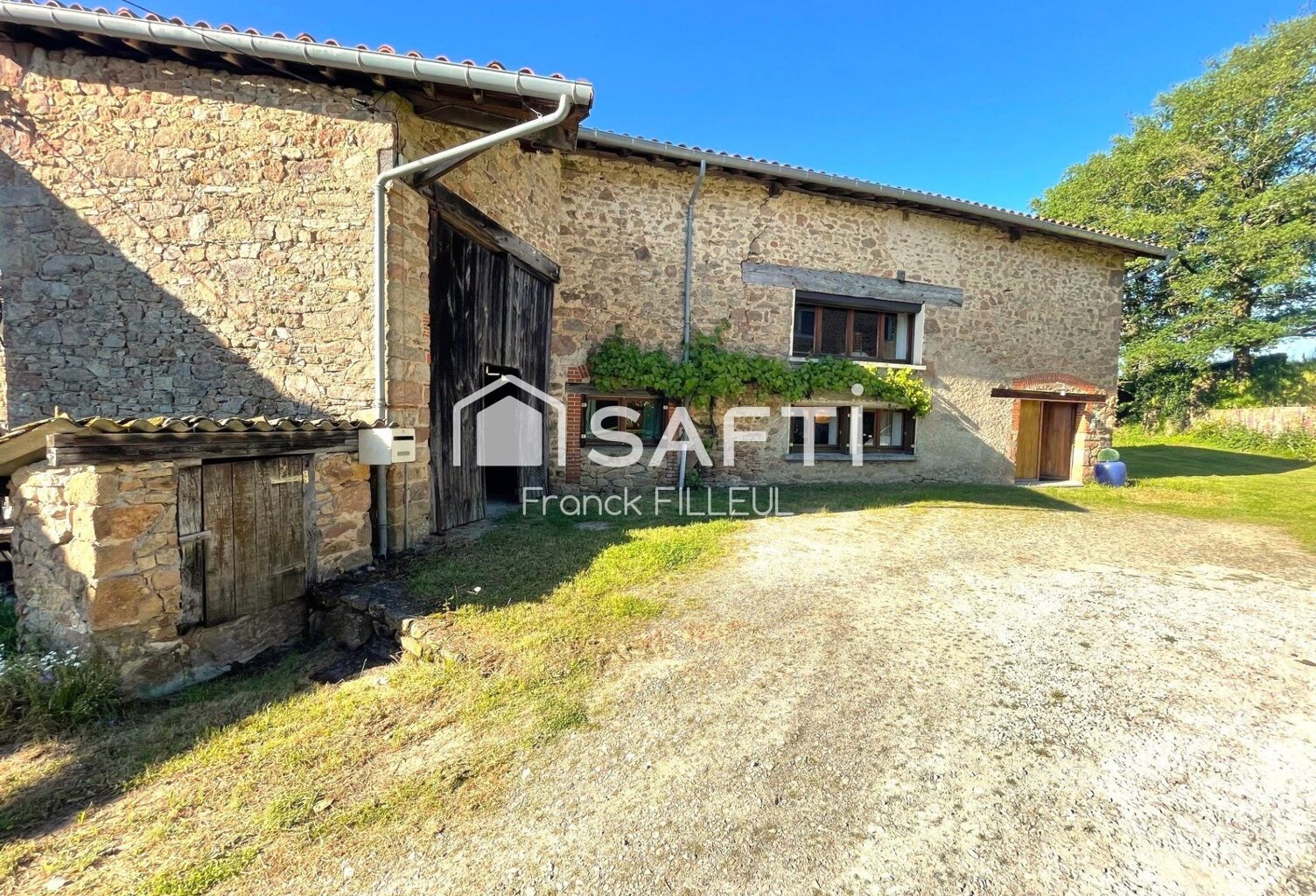 Maison de pierre rénovée avec garage/atelier — photo 1