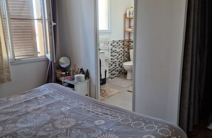 Villa récente. La Bastide des Jourdans — photo 5
