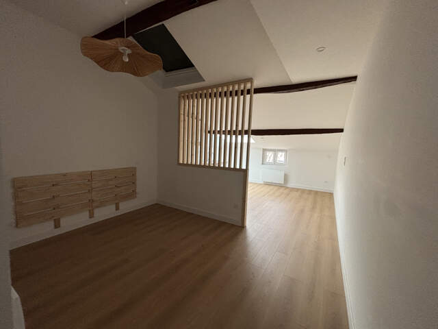 STUDIO DE 24M2 CLIMATISÉ SITUE AU 3EME ETAGE DANS LE CENTRE DE CASTELNAUDARY — photo du bien