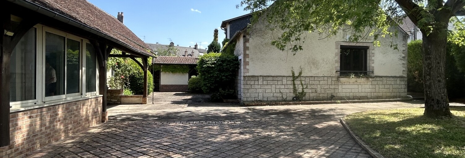 Maison 10 Pièces 146 m² à vendre à Mehun-sur-Yèvre (18500)