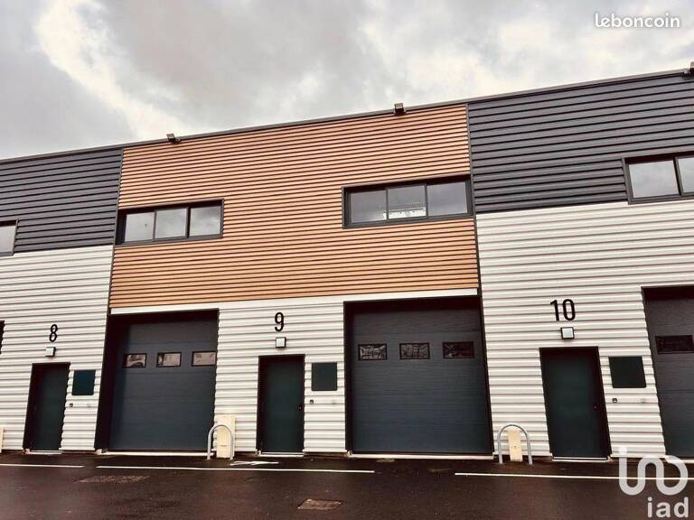 Location Local d'activités 127 m&sup2; — photo 1